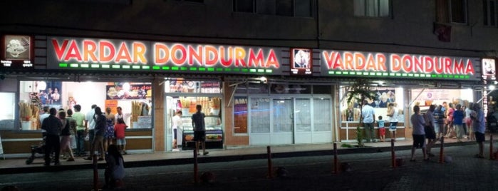 Vardar Dondurma is one of Lieux qui ont plu à Nagehan.
