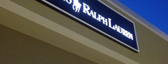 Polo Ralph Lauren Factory Store is one of Lugares favoritos de Justin.