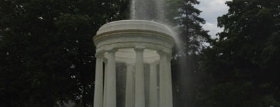 Brooks Memorial Fountain is one of สถานที่ที่ Stuart ถูกใจ.