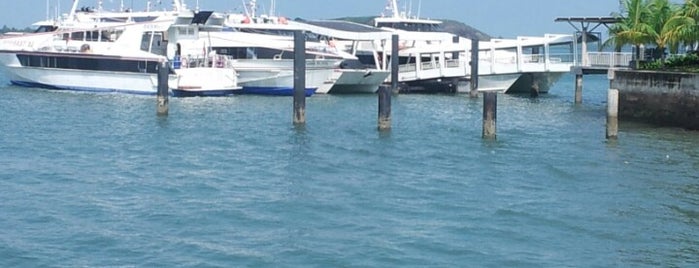 Pelabuhan Domestik Sekupang is one of Tempat yang Disukai Dave.