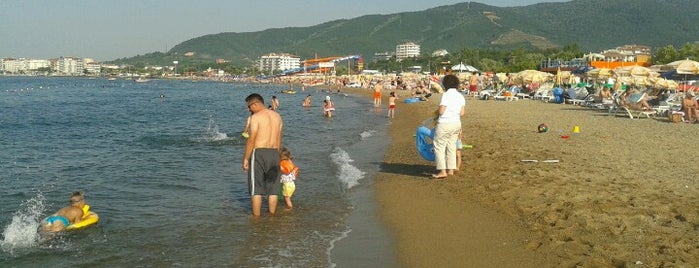 Çınarcık Kum Plaj is one of Deniz'in Kaydettiği Mekanlar.