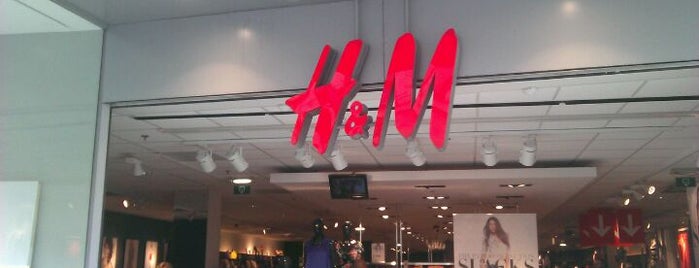 H&M is one of Tempat yang Disukai !Boo*# 🍒.