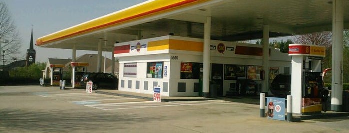 Shell is one of สถานที่ที่ Chester ถูกใจ.