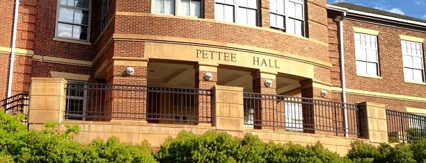 Pettee Hall is one of UNH Life.