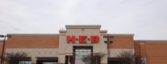 H-E-B is one of Tempat yang Disukai Everett.