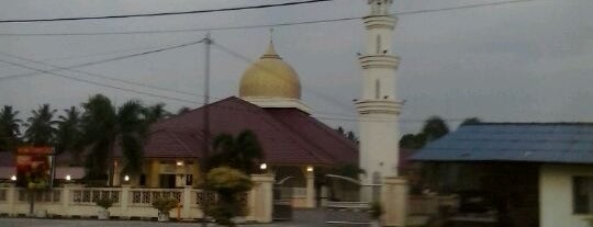 Masjid Al-Muqarrabin Gong Kepas is one of @Besut, Terengganu.