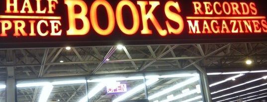 Half Price Books is one of Locais salvos de La-Tica.