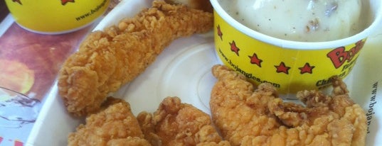 Bojangles' Famous Chicken 'n Biscuits is one of สถานที่ที่ Chester ถูกใจ.