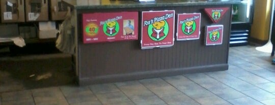 Fox's Pizza Den is one of สถานที่ที่ Jennifer ถูกใจ.