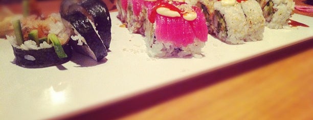 Azuma Sushi and Teppan is one of Lugares favoritos de Lily.