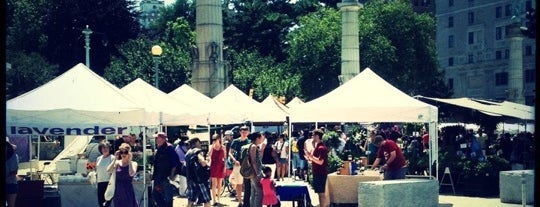 Grand Army Plaza Greenmarket is one of Home Cookin'.