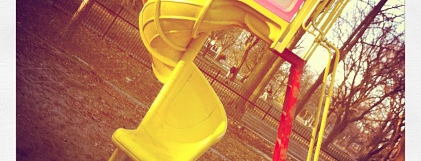 Trinity Bellwoods playground is one of Albhaさんのお気に入りスポット.