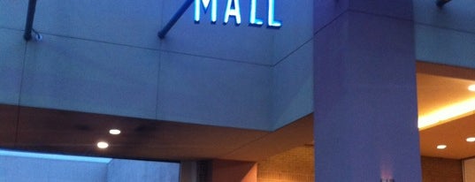 South Park Mall is one of Locais curtidos por MariFer.