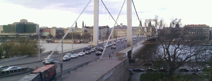 Elisabeth Bridge is one of StorefrontSticker City Guides: Budapest.