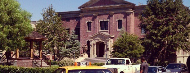 Universal Studios Backlot is one of BTTF Filming Locations.