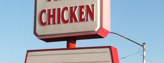 Lisa's Fried Chicken is one of สถานที่ที่ Stacy ถูกใจ.