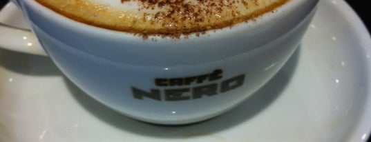 Caffè Nero is one of สถานที่ที่ Wayne ถูกใจ.