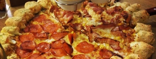 Pizza Hut is one of Recomendo.