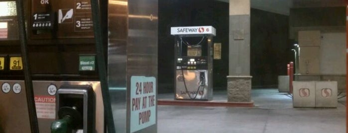 Safeway Fuel Station is one of สถานที่ที่ Dan ถูกใจ.