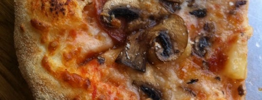 Devitos Pizza is one of What to eat around Brautarholt 105 Reykjavik.
