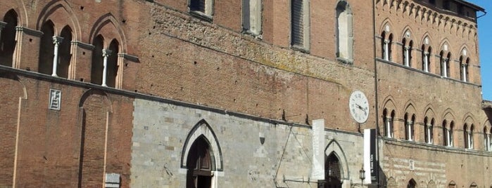 Santa Maria della Scala is one of Weekend Siena.