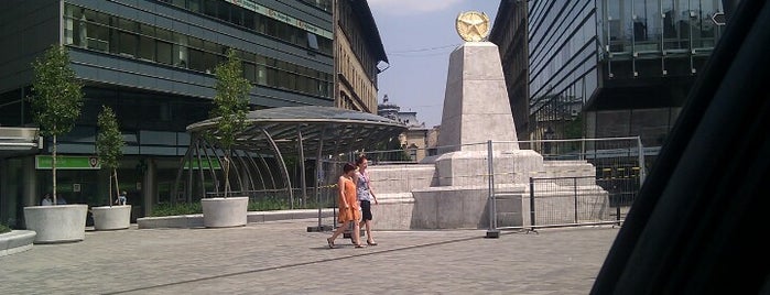Kálvin tér M (100E, 9, 15, 83, 909, 914, 914A, 950, 966, 979, 979A) is one of BCE Pesti Campus.