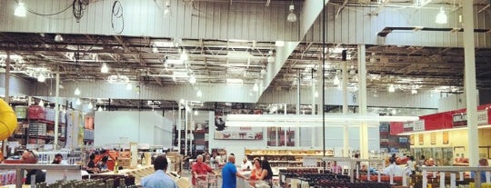Costco is one of Lieux qui ont plu à Kelly.