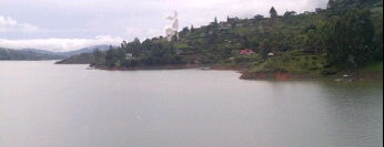 Lago Calima is one of Lugares en Colombia!!!! :D.