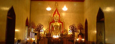 Wat Traimitr Withayaram is one of ไหว้พระ.