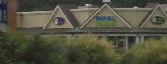 Royal Farms is one of Put on Gogobot.