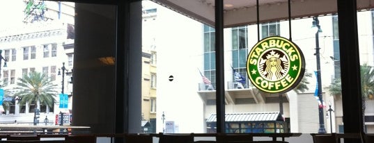 Starbucks is one of Orte, die Lina gefallen.