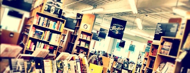 Powell's City of Books is one of ELS/Portland.