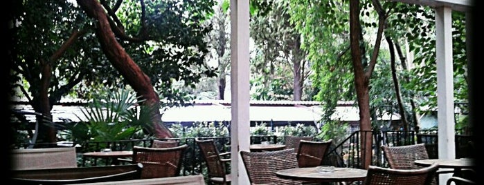 Caffè Nero is one of สถานที่ที่ Ferhat ถูกใจ.