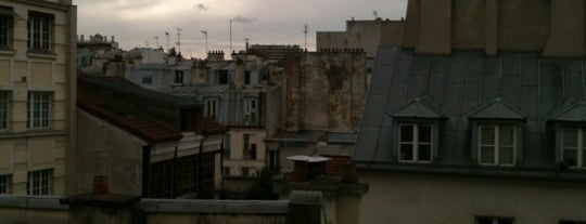 Bastille Hostel is one of chrismise goes to Paris.