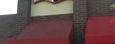 Taco Bell/Pizza Hut is one of สถานที่ที่ Jeff ถูกใจ.