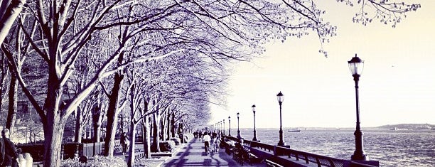 Battery Park City Esplanade is one of NYC hit list.