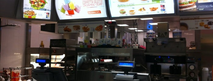 McDonald's is one of สถานที่ที่ Andrea ถูกใจ.