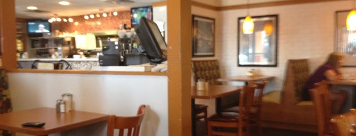 Flashback Diner & Coffeehouse is one of สถานที่ที่ JR umana ถูกใจ.