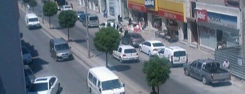 Atatürk Caddesi is one of สถานที่ที่ Reşat ถูกใจ.