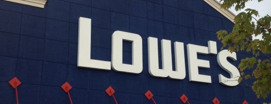 Lowe's is one of Orte, die Terri gefallen.