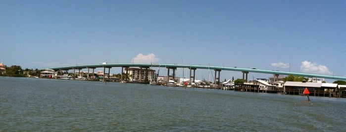 Matanzas Pass Bridge is one of Lugares favoritos de Lizzie.