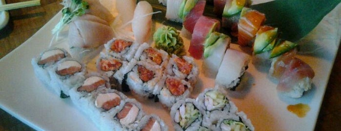 Blue Moon Asian Grill & Sushi Bar is one of Anthony : понравившиеся места.