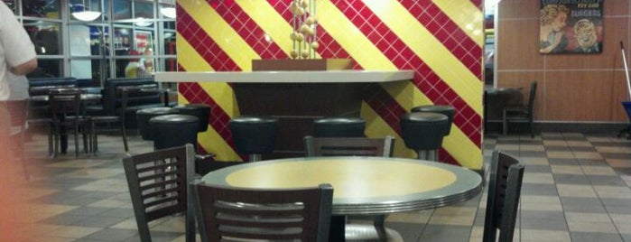 McDonald's is one of สถานที่ที่ Gail ถูกใจ.