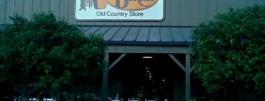 Cracker Barrel Old Country Store is one of Locais curtidos por Zachary.