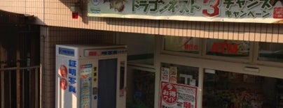 FamilyMart is one of 新百合ヶ丘駅 | おきゃくやマップ.