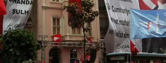 Atatürk Müzesi is one of Istanbul City Guide.