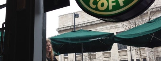 Starbucks is one of สถานที่ที่ Gaz ถูกใจ.