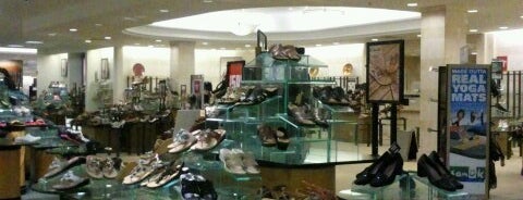 Dillard's is one of Orte, die Janet gefallen.