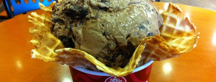 Cold Stone Creamery is one of Lauraさんのお気に入りスポット.