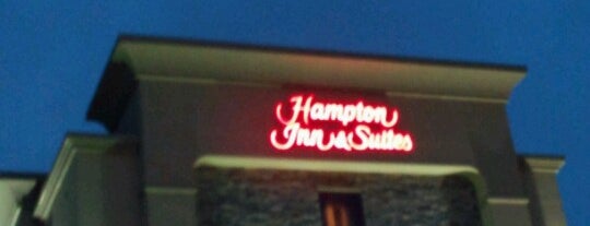 Hampton Inn & Suites is one of Posti che sono piaciuti a Allison.